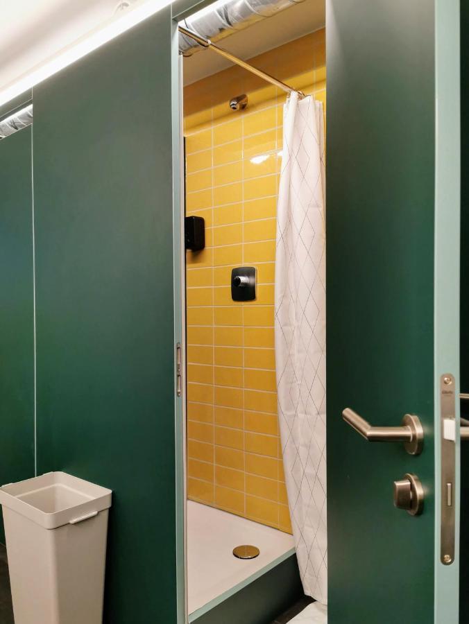 Green Marmot Capsule Hotel Zuerich Екстер'єр фото