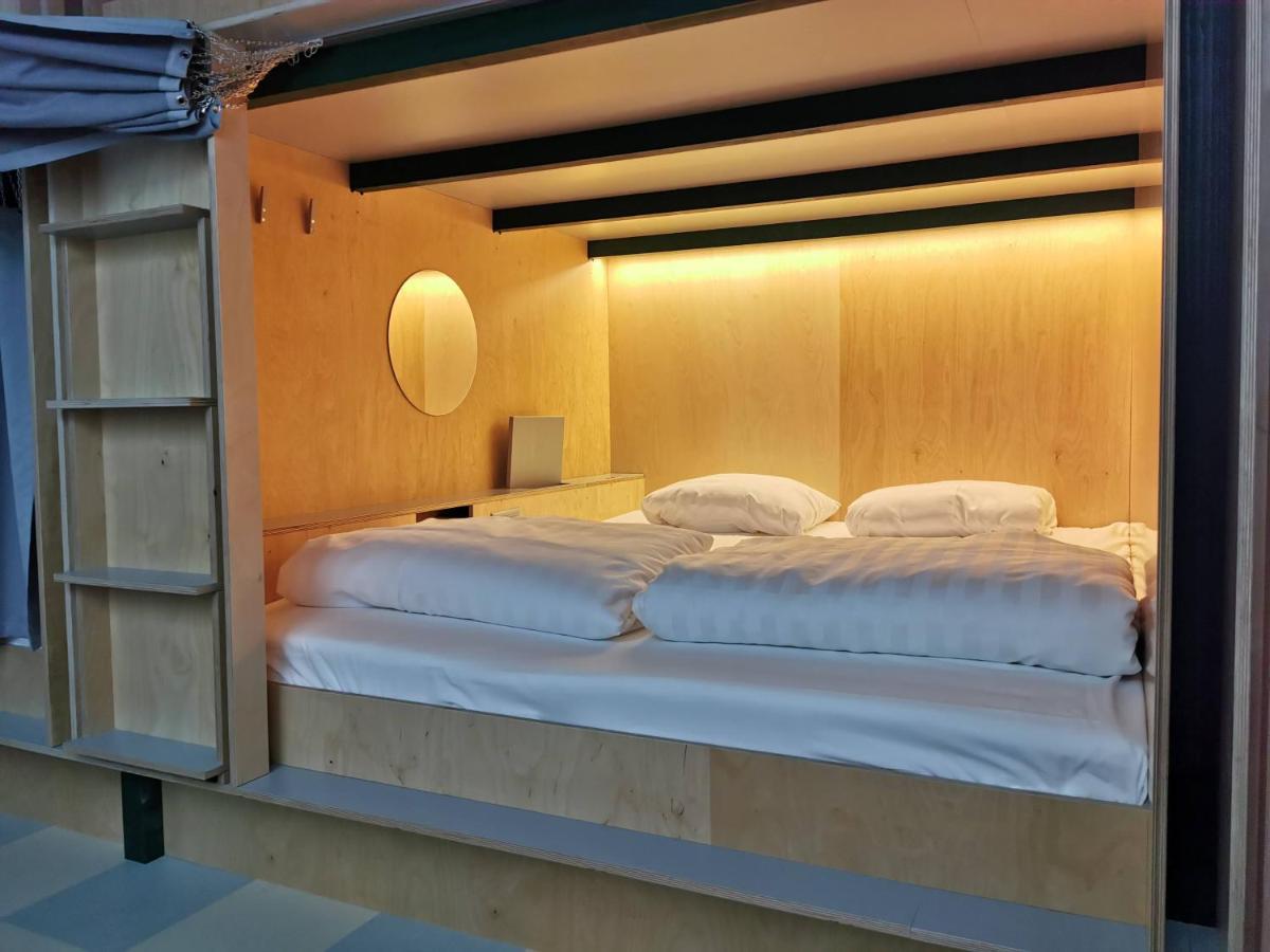 Green Marmot Capsule Hotel Zuerich Екстер'єр фото