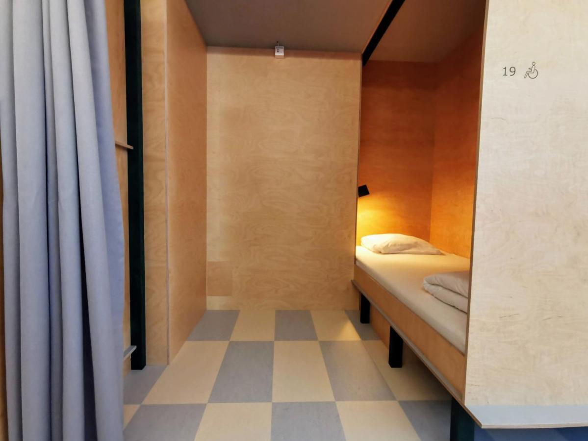 Green Marmot Capsule Hotel Zuerich Екстер'єр фото