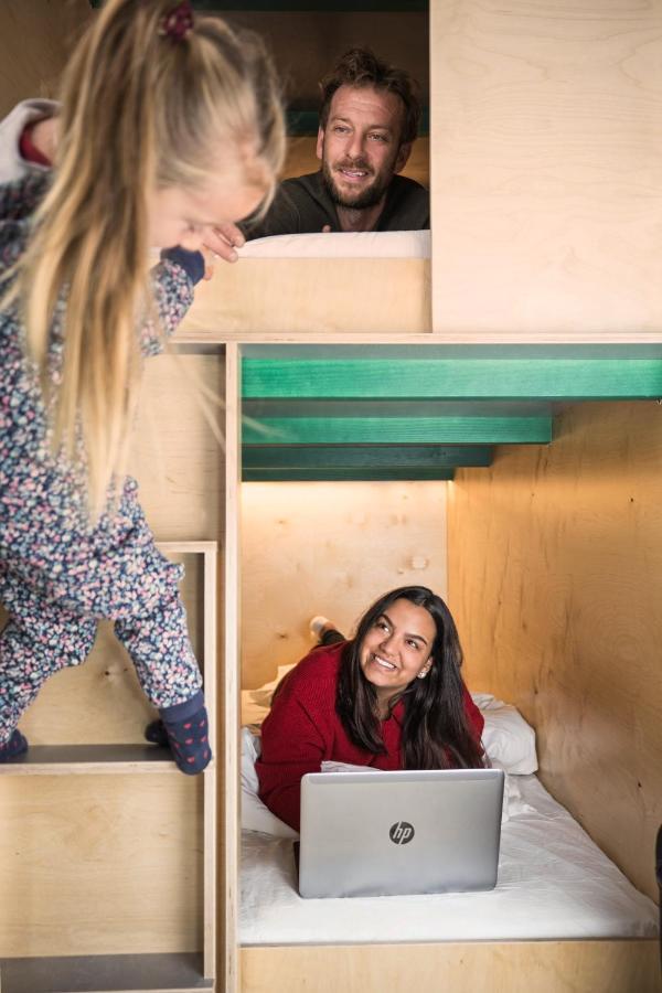 Green Marmot Capsule Hotel Zuerich Екстер'єр фото