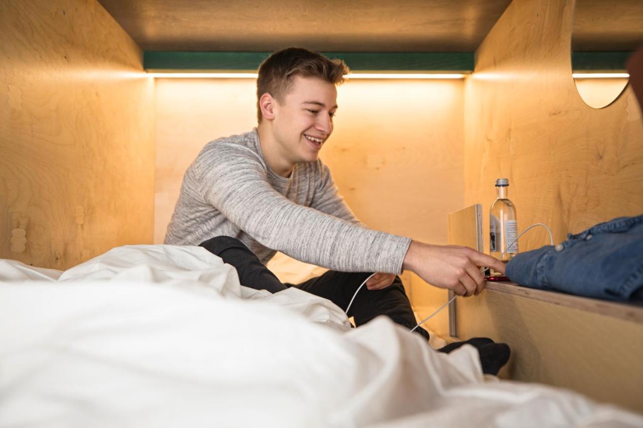 Green Marmot Capsule Hotel Zuerich Екстер'єр фото