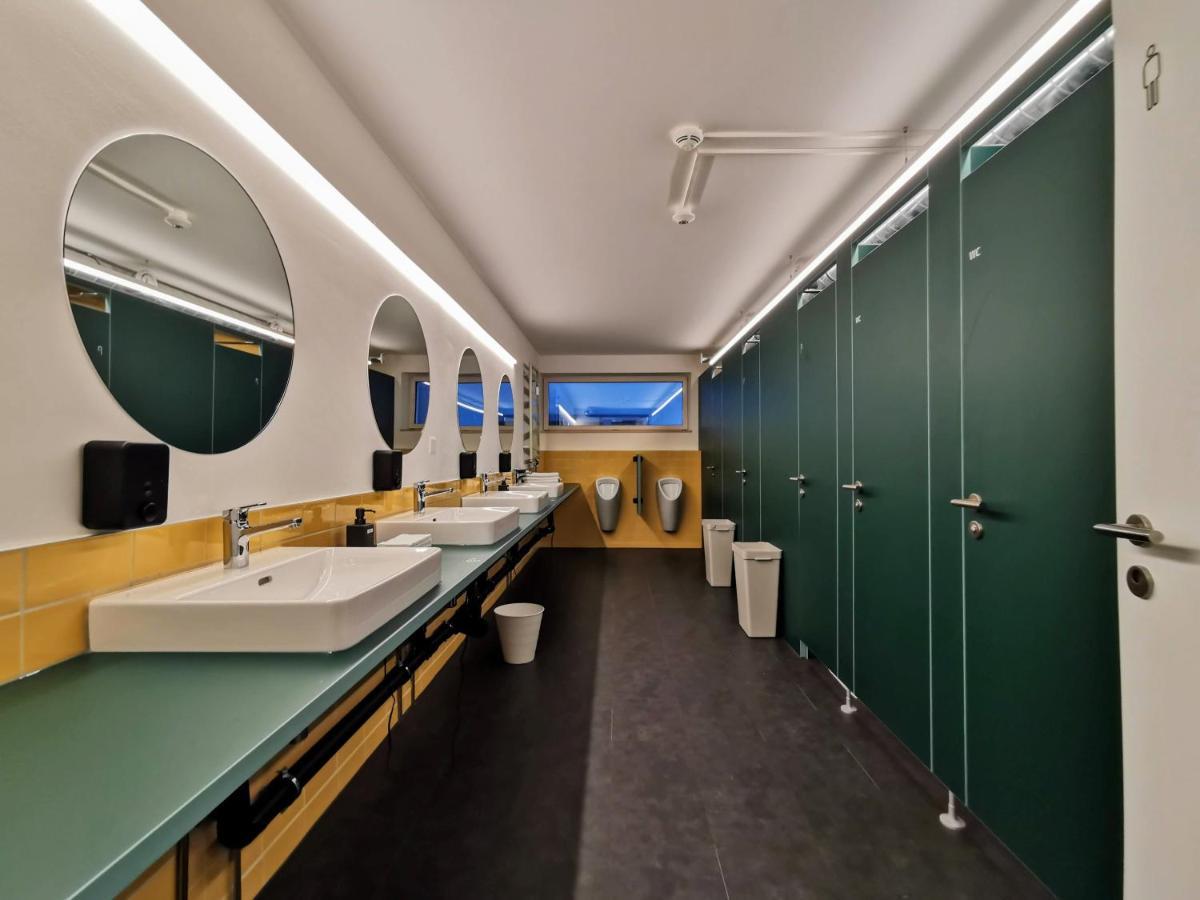 Green Marmot Capsule Hotel Zuerich Екстер'єр фото